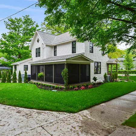 Saugatuck Farmhouse